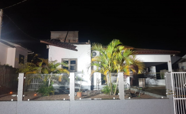 Residência é destruída por chamas em Cocal do Sul