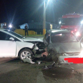 Colisão entre dois carros deixa jovem ferida e mobiliza bombeiros em Araranguá
