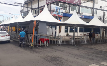 Em Içara, prefeitura instala tendas para quem está em busca do Auxílio Emergencial