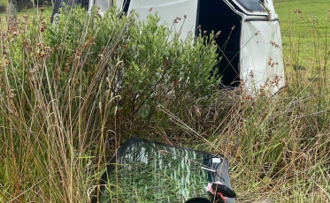 Condutora fica ferida após capotamento de carro em Passo de Torres