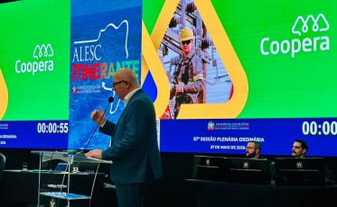 Coopera destaca desenvolvimento regional durante Alesc Itinerante em Araranguá