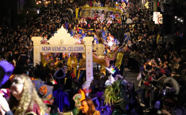 Arte, fantasia e cultura marcam o Carnevale di Venezia em Nova Veneza
