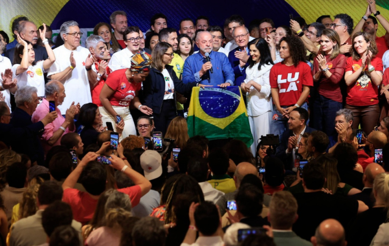 Após virada inédita, Lula agradece eleitores e critica big techs: “Vamos ter que regular”