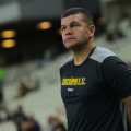 Louzer admite atuação “abaixo do potencial” e lamenta gol no fim: “Dói ainda mais”