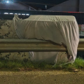 Motorista fica ferido após passar sobre colchão na BR-101, em Tubarão