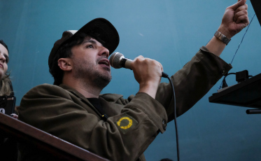 Renan Santos promete triplicar investimento para evitar mortes por desastres climáticos