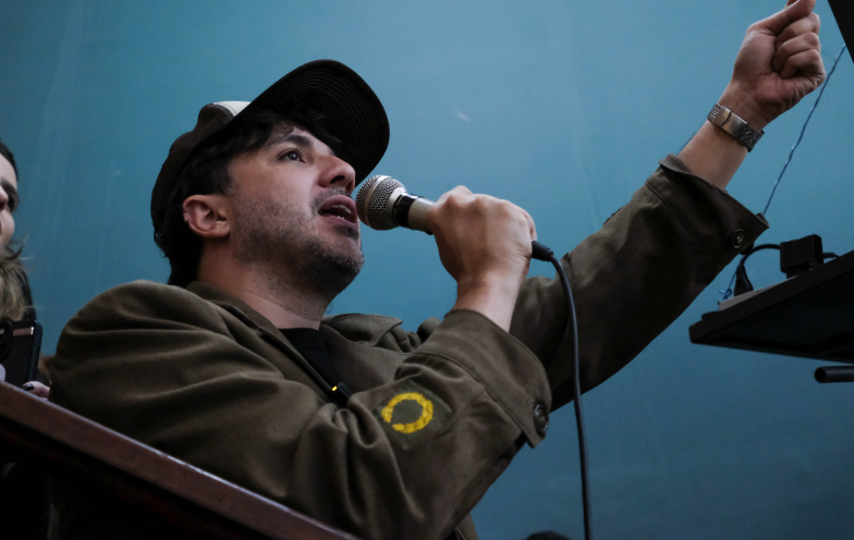 Renan Santos promete triplicar investimento para evitar mortes por desastres climáticos