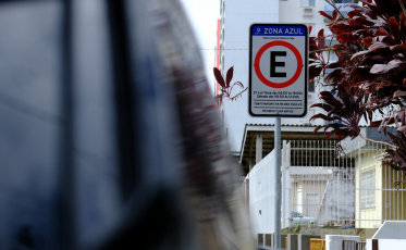 Abaixo-assinado quer tirar estacionamento rotativo de ruas residenciais em Criciúma