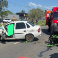 Motociclista fica em estado crítico após colisão com carro em Araranguá