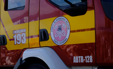 Forte incêndio atinge empresa de recicláveis em Santa Rosa do Sul