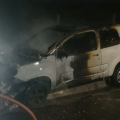 Carro é destruído por incêndio após condutor perder controle em Içara