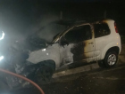 Carro é destruído por incêndio após condutor perder controle em Içara