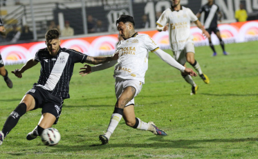 Ainda de olho no G2, Criciúma recebe a lanterna com previsão de Heriberto Hülse lotado