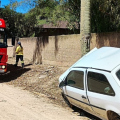 Saída de pista seguida de colisão deixa duas vítimas em Armazém