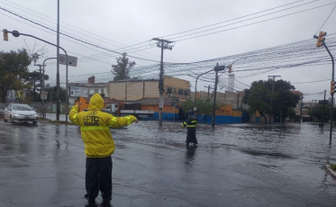 Frente fria traz risco de chuva intensa, vento de 100 km/h e granizo ao Sul de SC