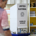 Urna de CEI de Criciúma é auditada antes da abertura da votação do segundo turno
