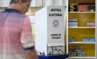 Urna de CEI de Criciúma é auditada antes da abertura da votação do segundo turno