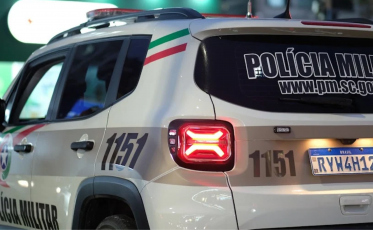 Homem que ameaçou clientes com arma morre após trocar tiros com a PM em Içara