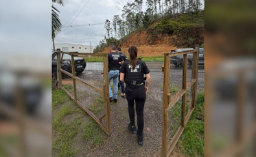 Homem é preso após esfaquear vítima duas vezes em Lauro Müller