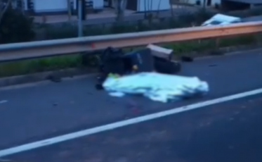 Colisão violenta contra retroescavadeira mata motociclista na Via Rápida
