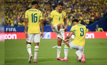 Brasil goleia a Escócia, garante liderança do grupo e avança ao mata-mata com autoridade