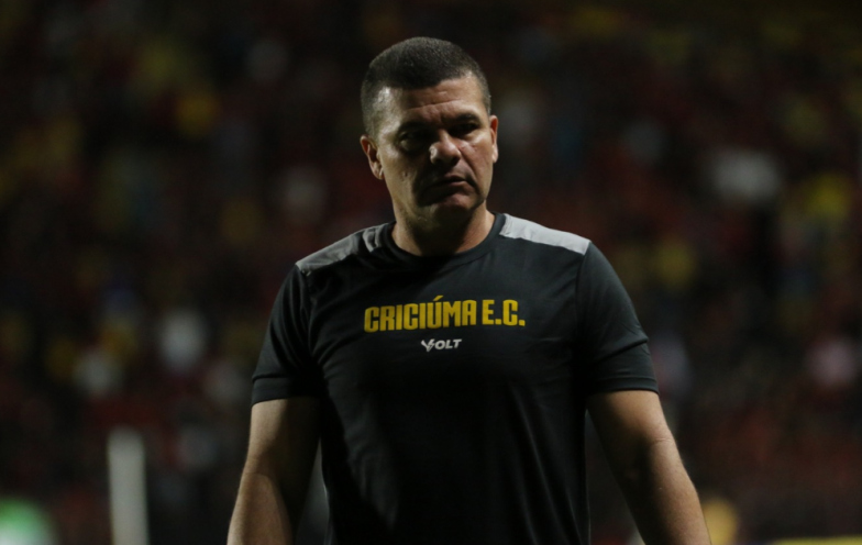 Muito volume, poucos gols: Louzer avalia derrota do Criciúma e pede ajuste na finalização