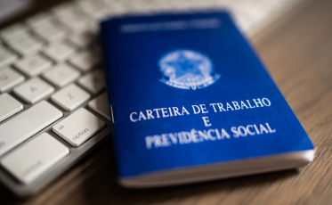 Abono salarial de até R$ 1.621 começa a ser pago a 1 milhão de trabalhadores; veja quem recebe