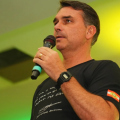 Com 70,52% dos votos, Flávio Bolsonaro é o candidato mais votado em Criciúma