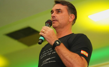 Com 70,52% dos votos, Flávio Bolsonaro é o candidato mais votado em Criciúma