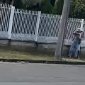 Homem aponta arma falsa para a cabeça da mulher e é baleado pela PM em SC