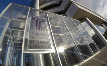 Consultoria sem licitação leva Tribunal a suspender pagamentos em duas prefeituras de SC