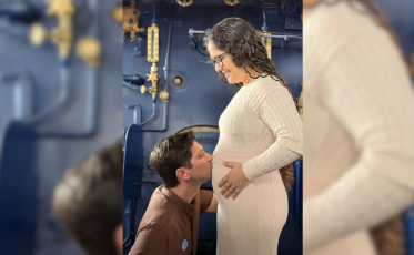 Maria Fumaça vira cenário de chá revelação e emociona casal em Tubarão