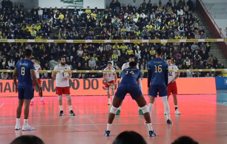 Brasil vence o Chile diante de mais de 4 mil torcedores em Criciúma