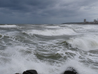 Ondas de até 3,5 metros colocam litoral de SC em alerta até sexta