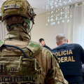 PRF é afastado por suspeita de receber R$ 1 mil por carga de madeira ilegal em SC