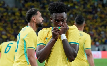 Brasil goleia o Panamá diante de mais de 70 mil torcedores no Maracanã