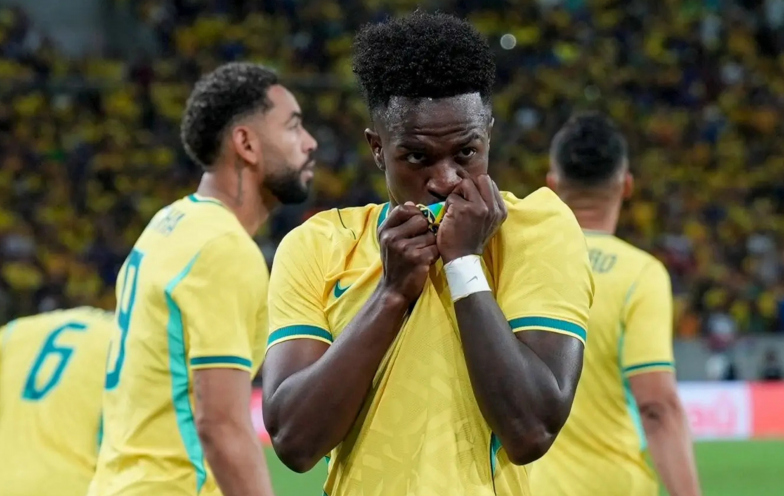 Brasil goleia o Panamá diante de mais de 70 mil torcedores no Maracanã