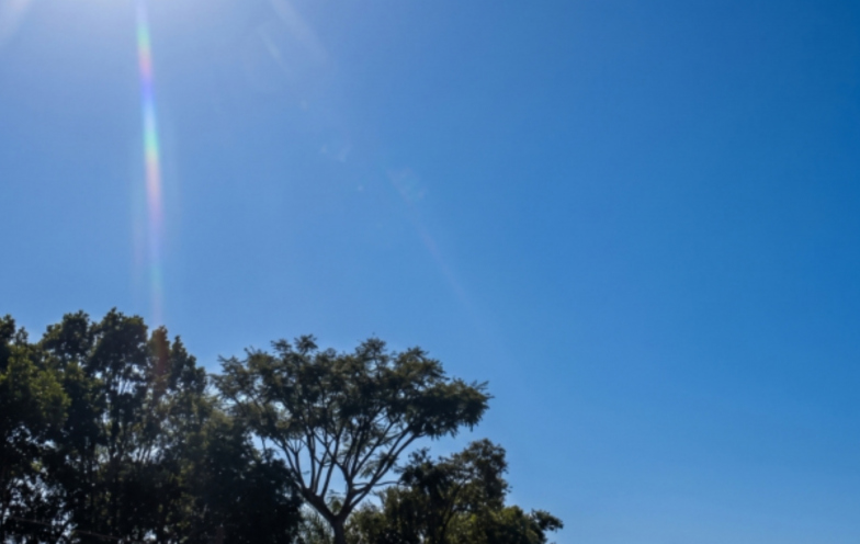Sol, vento forte e mar agitado marcam o fim de semana no Sul de SC; frio aumenta na segunda