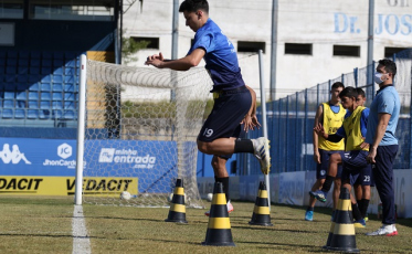 Tubarão joga para permanecer na primeira divisão