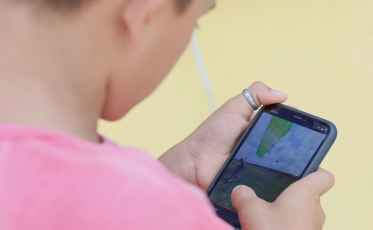 Pesquisadores alertam para riscos de crianças expostas a telas