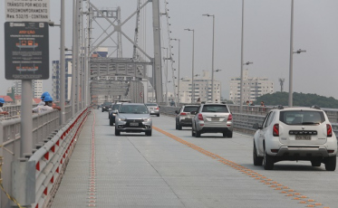 Ponte Hercílio Luz volta a receber tráfego de carros de passeio depois de 38 anos