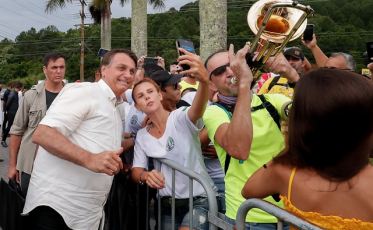 Em Santa Catarina, Bolsonaro fala em vacina, Congresso e dificuldades 