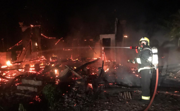 Casa é destruída pelas chamas em São João do Sul