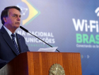 Bolsonaro defende liberdade e cogita decreto de livre circulação
