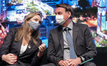 Tratamento imediato e vacinação em massa. Pilares no combate à Covid-19 citados por Daniela