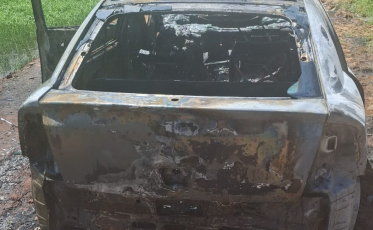 Assalto em posto de combustíveis termina com veículo incendiado em Forquilhinha