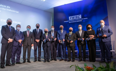 FIESC reconhece industriais com a Ordem do Mérito Industrial
