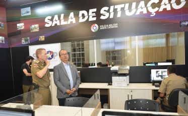 Governador visita Comando-Geral da PMSC e conhece ações da Operação Veraneio