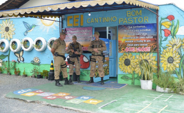 Mais duas escolas da Amrec passam a contar com policial da reserva para atuar na segurança 