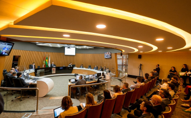 Das contas de Moisés ao Universidade Gratuita: um balanço da semana na política (ÁUDIO)